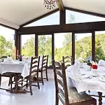 Alojamento de Acomodação e Pequeno-almoço Hill Crest Country 5*