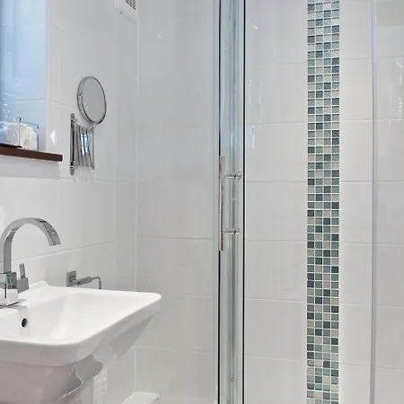 Hill Crest Country ニュービー・ブリッジ